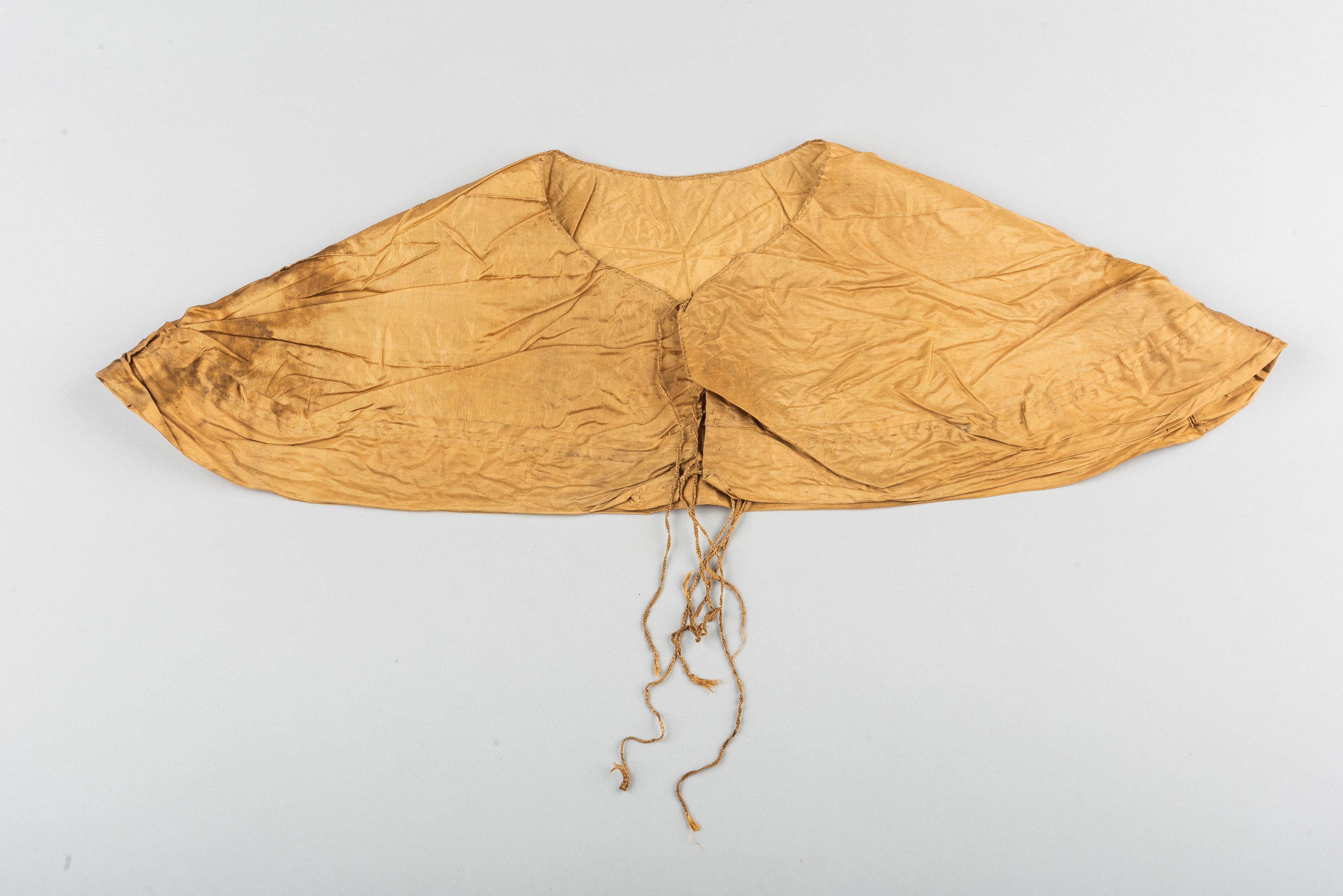 A silk collar with ribbons to tie